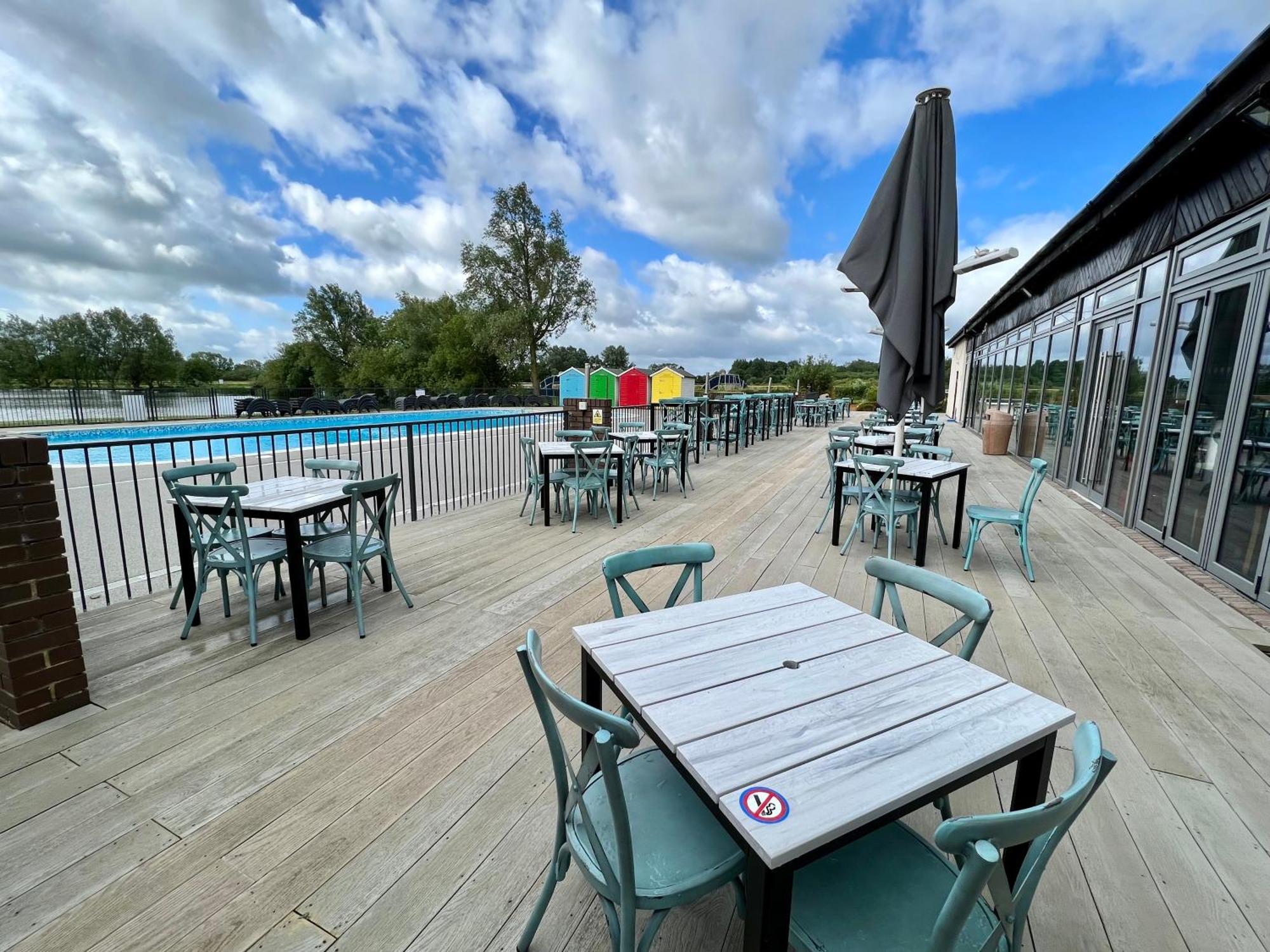 Reeds View Holiday Lodge South Cerney Exteriör bild