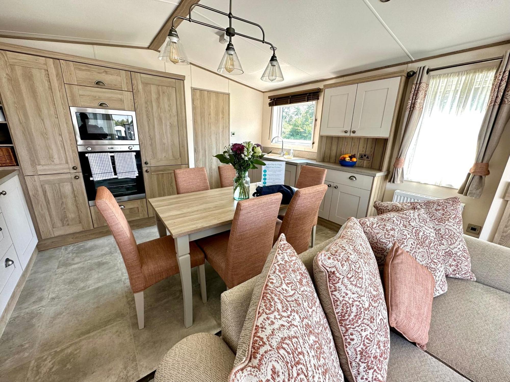 Reeds View Holiday Lodge South Cerney Exteriör bild